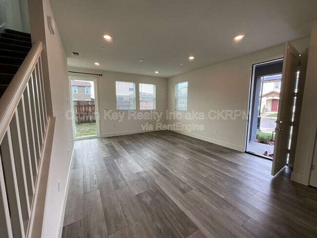 Building Photo - 2090 Daimler St