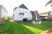 Building Photo - Lovely 2br upper unit in Racine