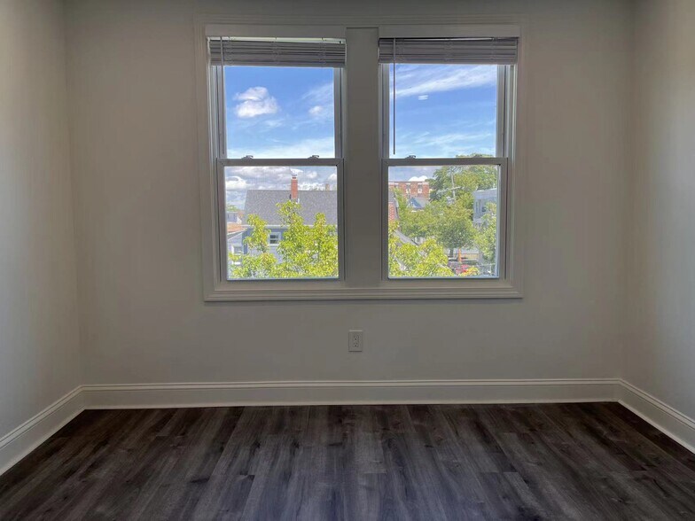 Building Photo - 336 Lowell St