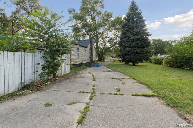 Building Photo - 5315 Edgewood St