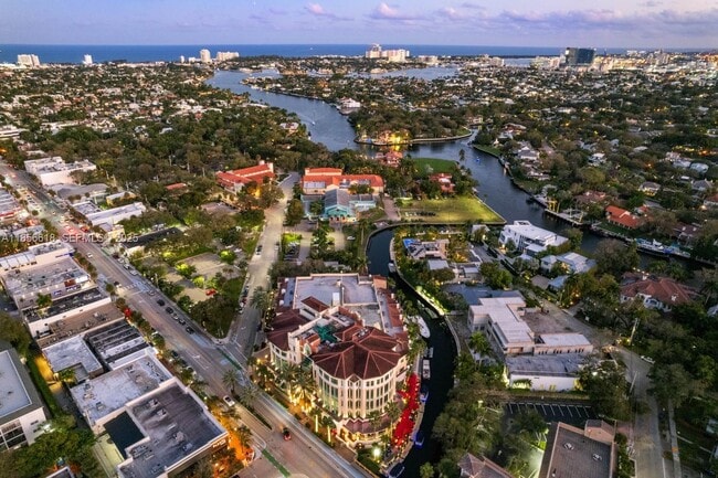 Building Photo - 310 SE 11th Ave