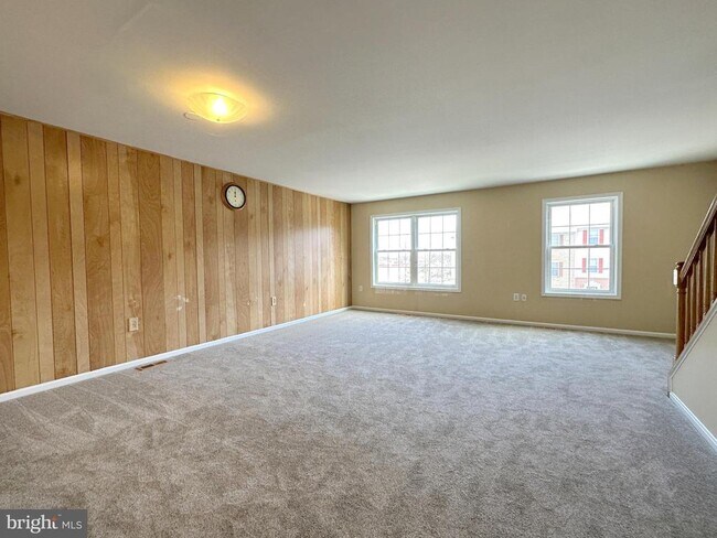 Building Photo - 102 Ridge Ct