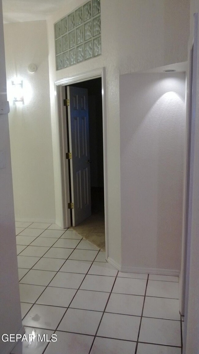 Building Photo - 7417 Mission Viejo Dr