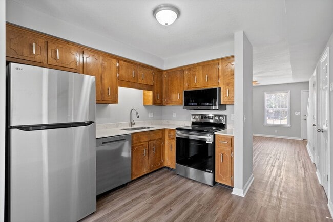 Building Photo - 2 Bedroom Pet Friendly Condo For Rent Near...