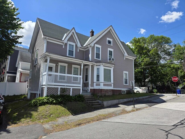 Building Photo - 463 Lake Ave