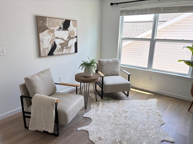 Building Photo - 223 Randlin Dr