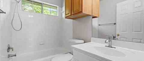 Building Photo - 10229 Beard Ave