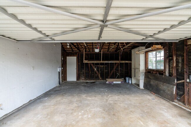 Building Photo - 2540 Hudspeth St