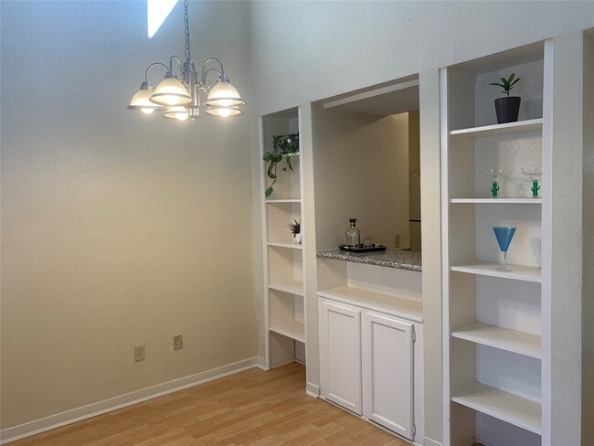 Building Photo - 10075 Westpark Dr