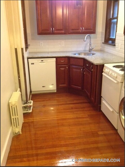 Building Photo - 26 Dover St