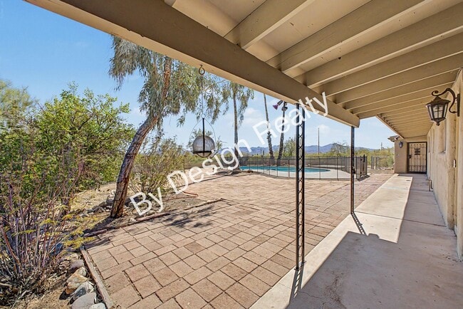 Building Photo - Mid Century Ranch Home on 2+ Acres with Private Pool - Mountain & City Views