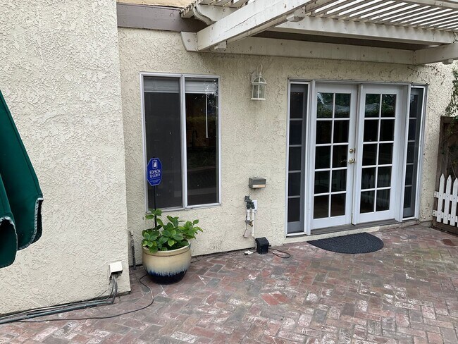 Building Photo - FOR LEASE 3 BEDROOM 2.5 BATH 2 Story Condo...