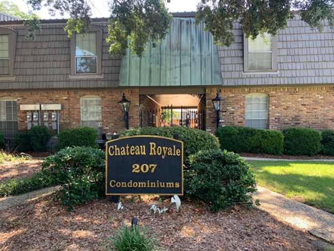 Building Photo - 2 Bedroom condo available September 15