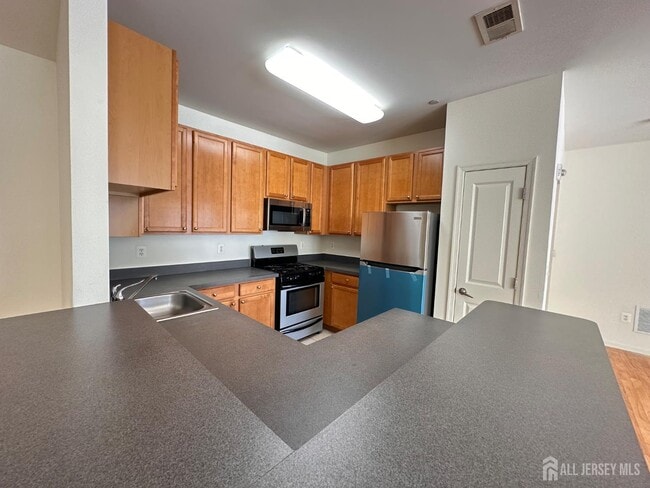 Building Photo - 365 Lehigh Ave