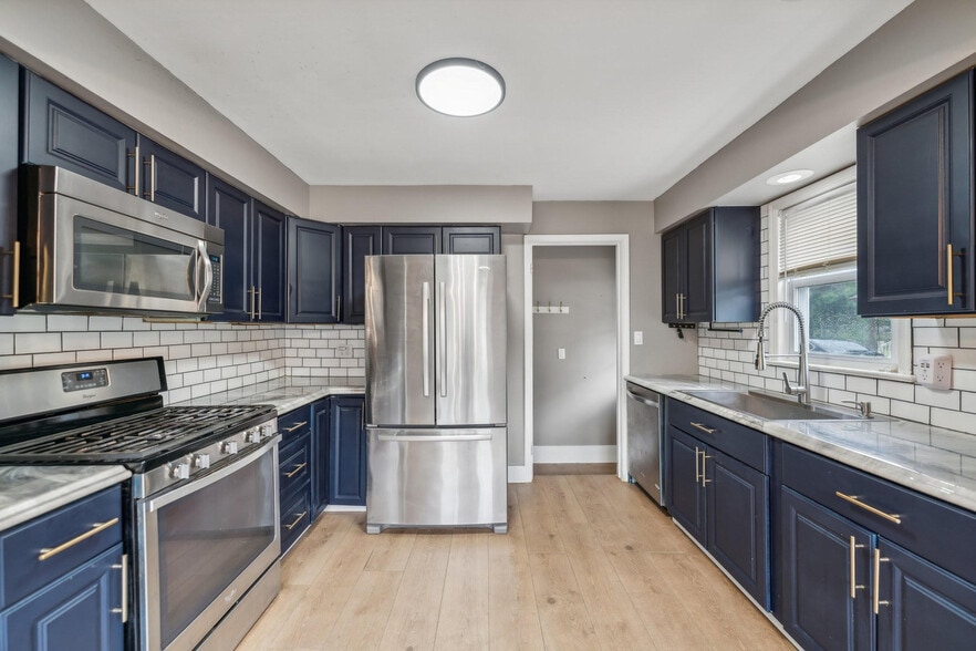 kitchen - 1639 Harwich Rd