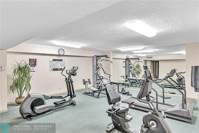 Building Photo - 525 N Ocean Blvd