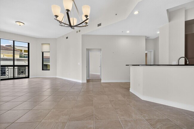 Building Photo - 701 S Olive Ave