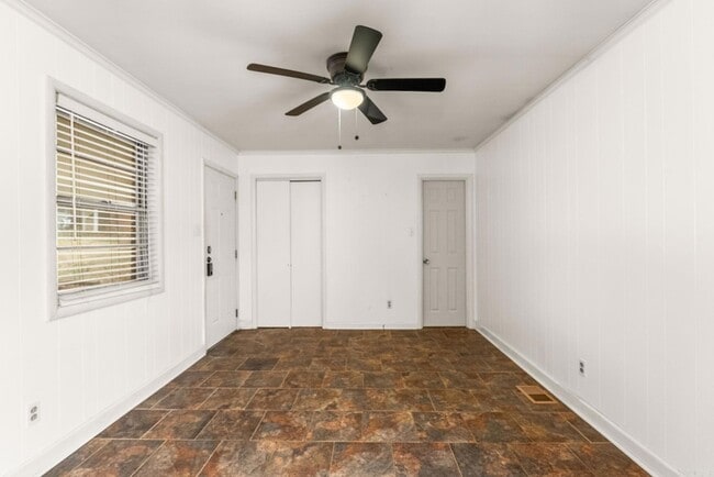 Building Photo - 11 Berrywood Cir