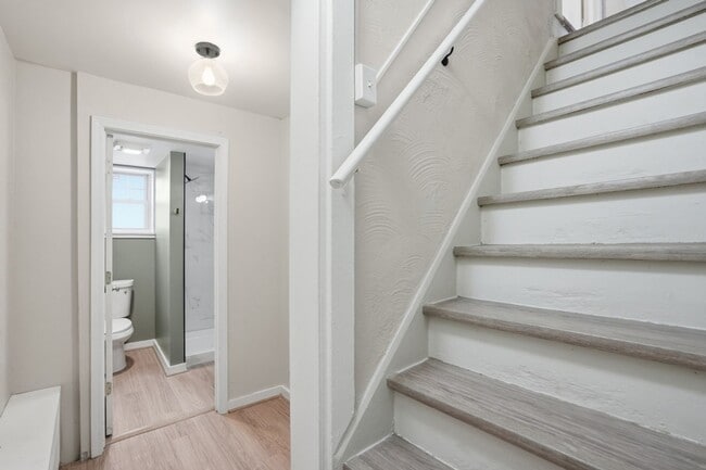 Building Photo - **Private Bloomfield 2BR Retreat – Walk to Liberty Ave, Steps from It All (15224)**