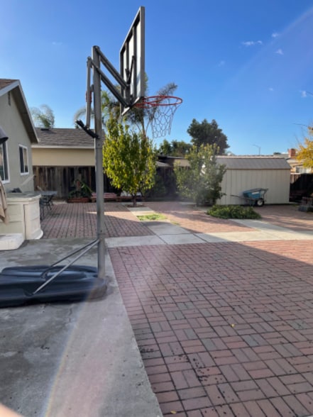 Building Photo - 2715 Cunningham Ave