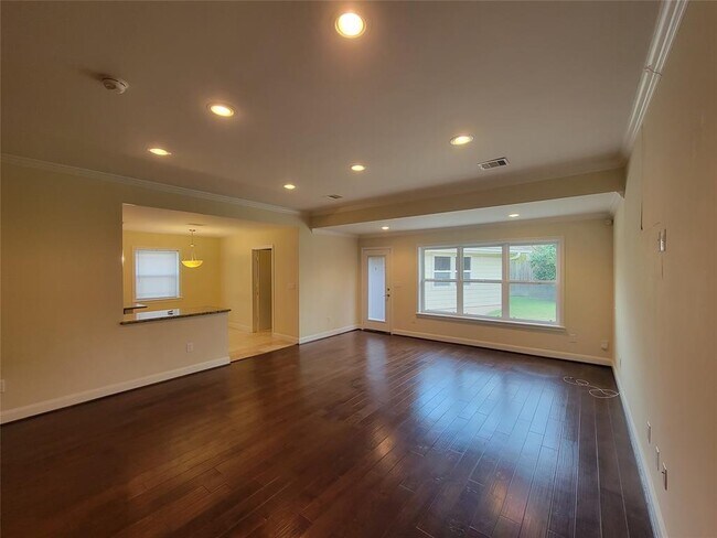 Building Photo - 1007 Blue Willow Dr