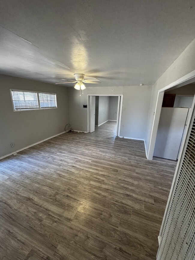 Building Photo - "Charming 3-Bed Oasis with Spacious Living in Prime Lubbock Location!"