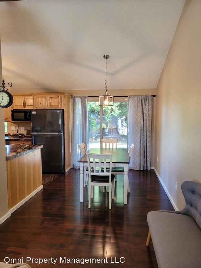 Building Photo - 3 br, 2 bath House - 724 B Street