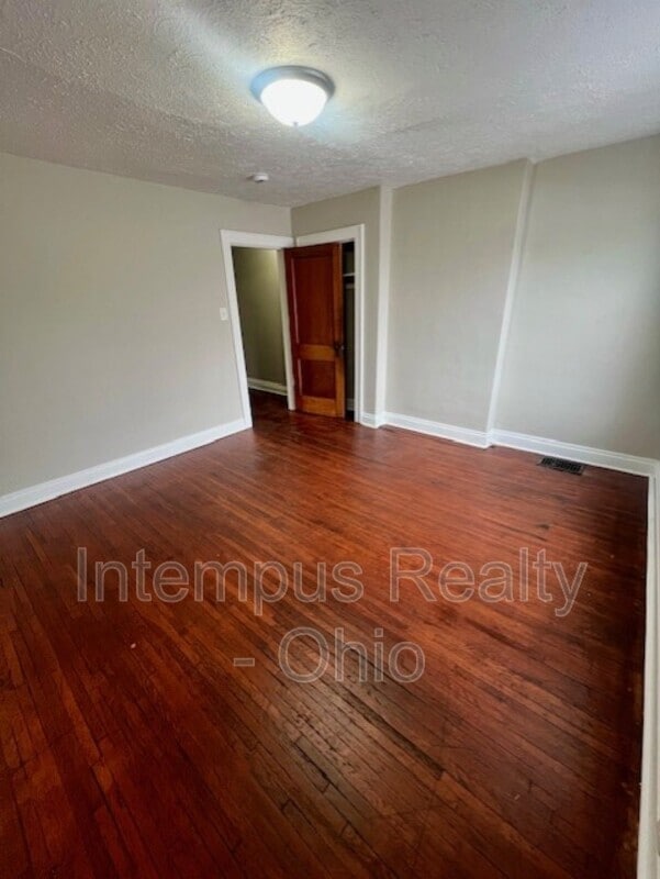 Building Photo - 1252 E 23rd Ave