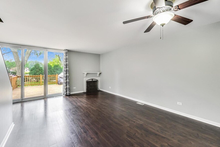 Building Photo - 1 Oak Tree Ct