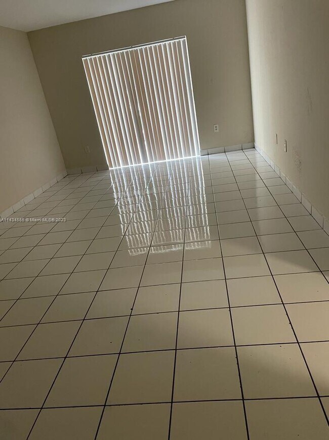 Building Photo - 5100 SW 41st St