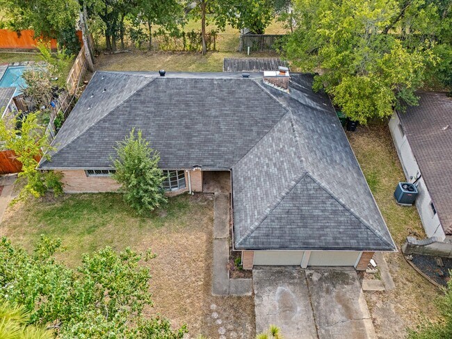 Building Photo - 11111 Longcommon Dr