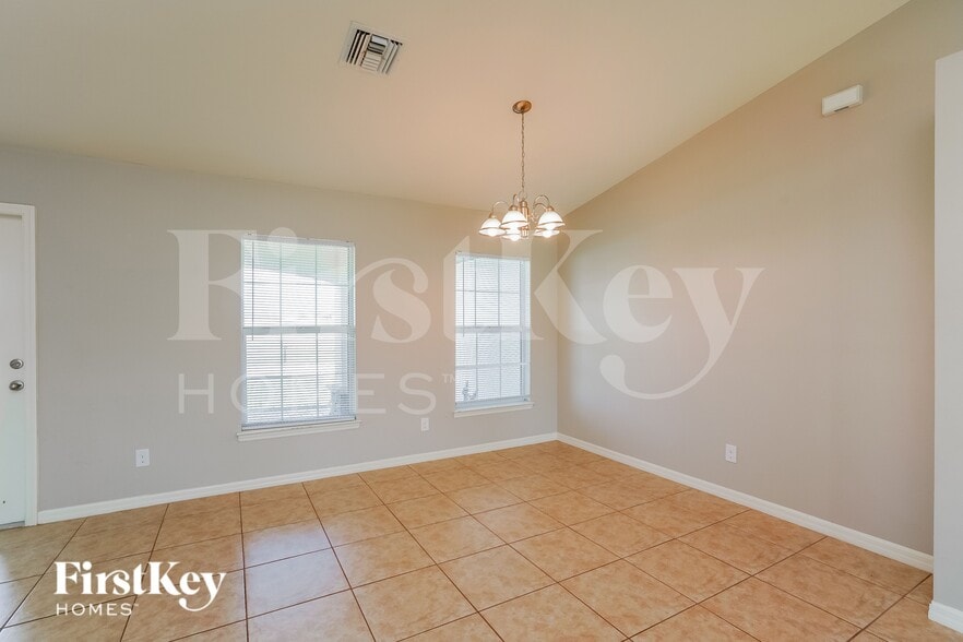 Building Photo - 2409 NW 9th Ave