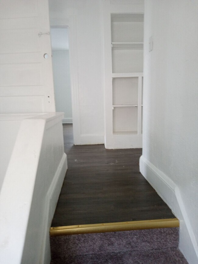 Building Photo - 422 Dexter St