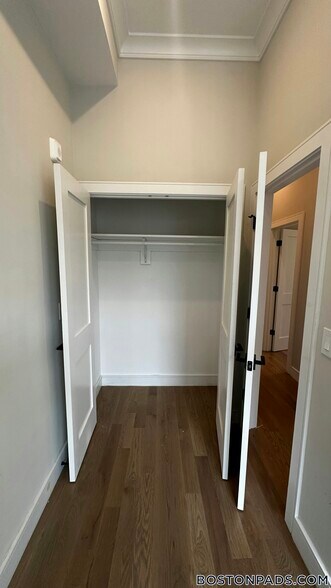 Building Photo - 16-18 Highgate (Roomate Rental) St.