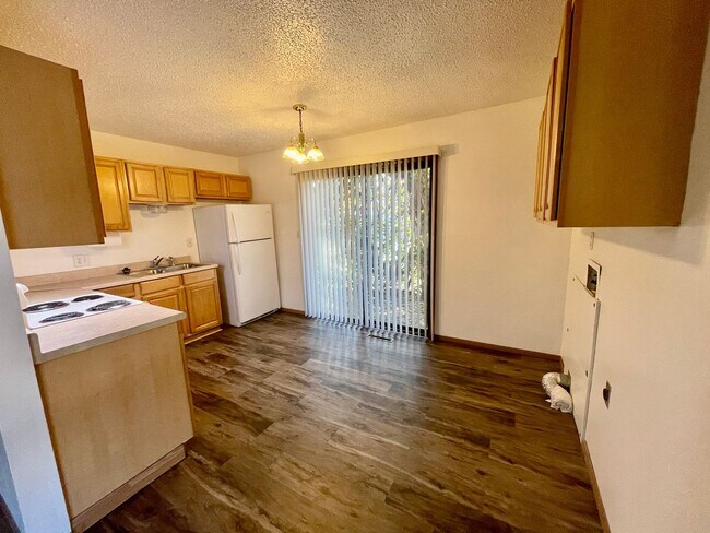 Building Photo - 2405-B E Pacific St