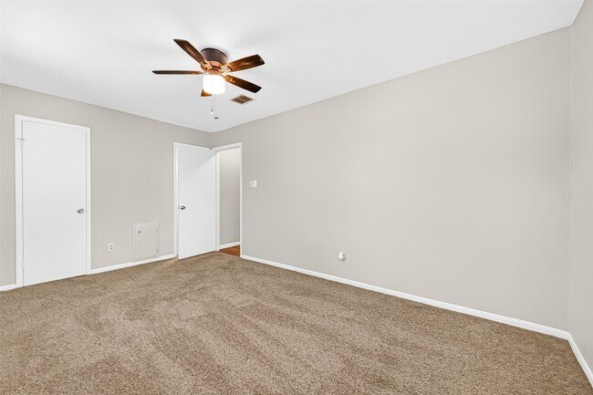 Building Photo - 403 Mistywood Dr