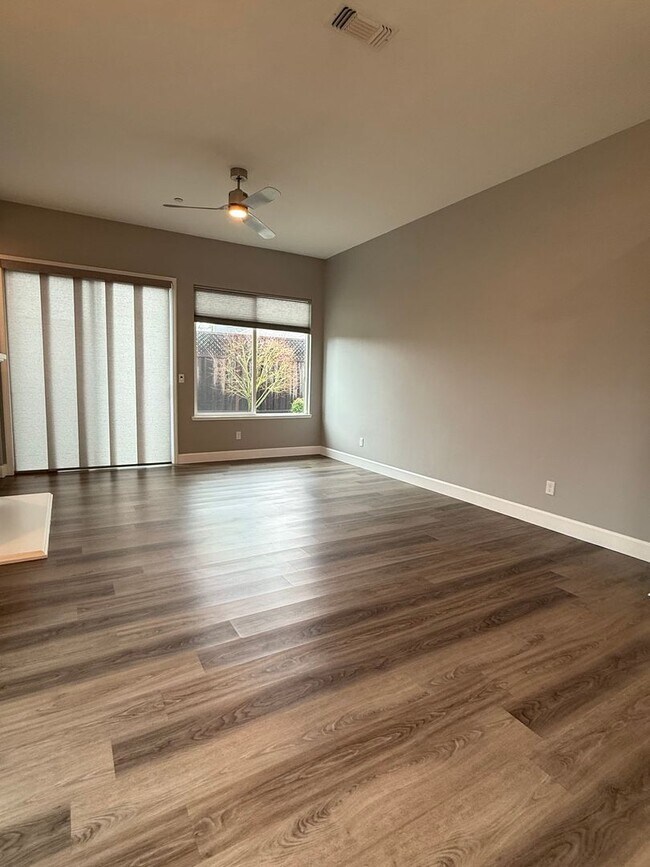 Building Photo - Gorgeous 4 Bedroom 3 Bathroom Single Level New Construction Home in Northeast Santa Rosa