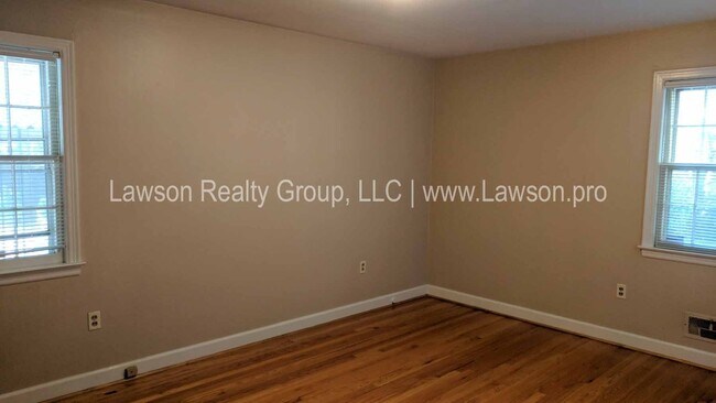 Building Photo - Conveniently Located, Spacious Salem Home
