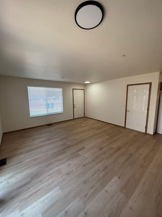 Building Photo - 211 N Lava