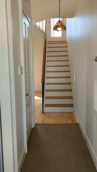 Building Photo - 642 Quinnipiac Ave
