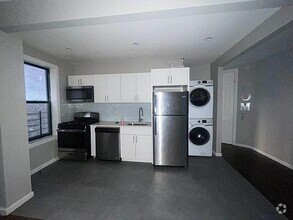 Building Photo - 3 bedroom in BRONX NY 10468