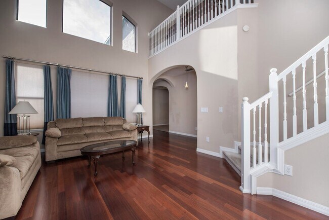 Building Photo - Large, Executive style 3/2.5 Lakefront/POOL Home in East Park of Lake Nona