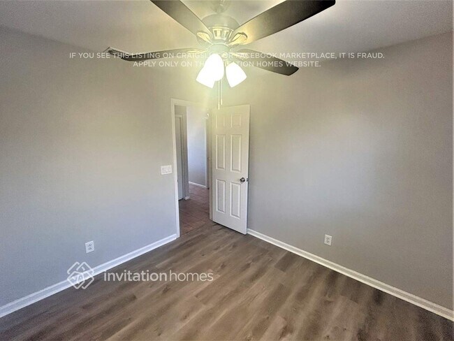 Building Photo - 8820 N 44th Ln