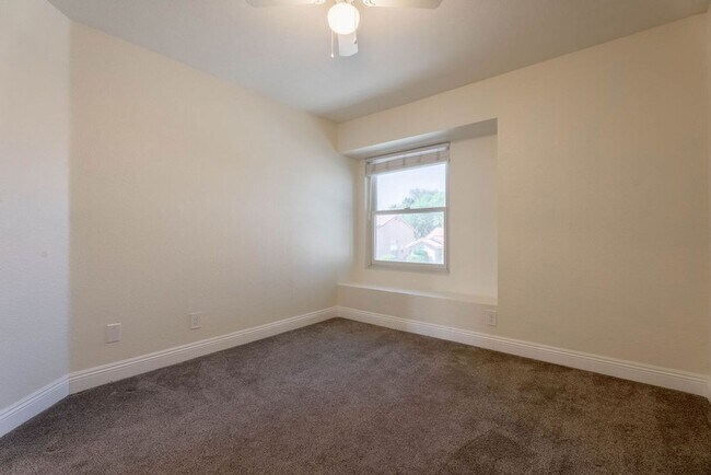 Building Photo - 26 Fantasia Ln