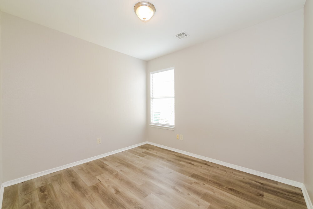 Building Photo - 1101 Edinburg Dr