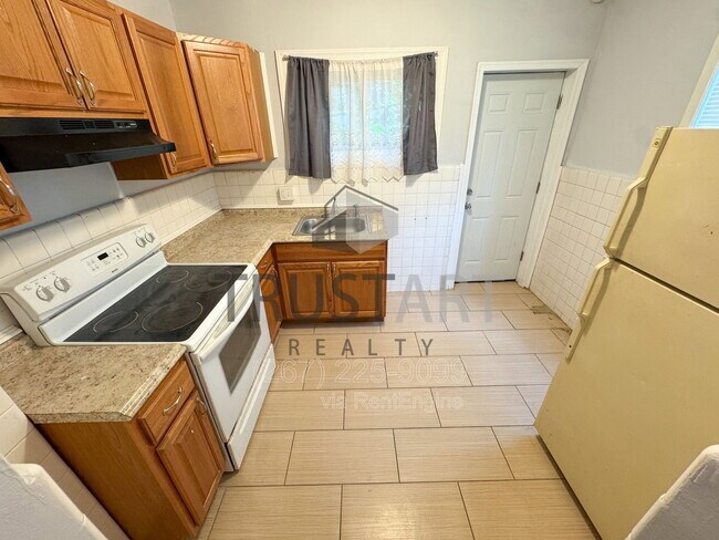 Building Photo - 2446 N 33rd St