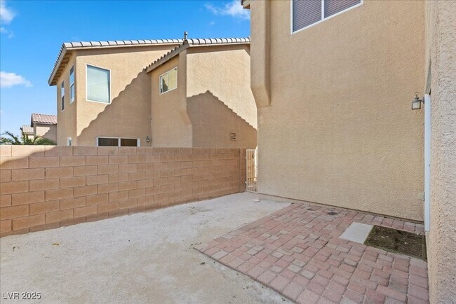 Building Photo - 4748 Golden Shimmer Ave
