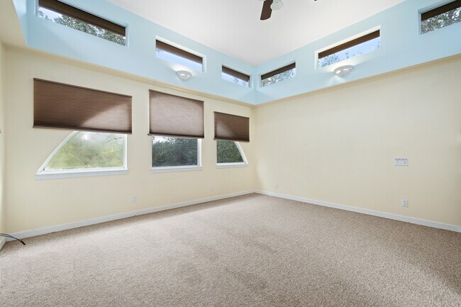 Building Photo - 112 Forest Hls