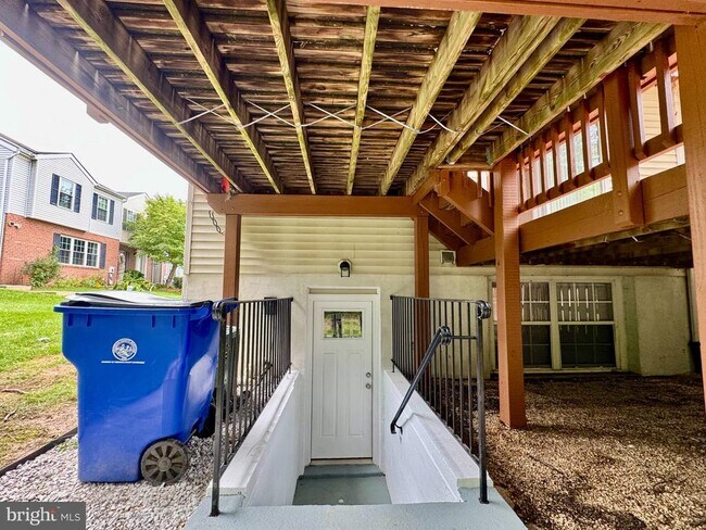 Building Photo - 5798 Katsura Ct