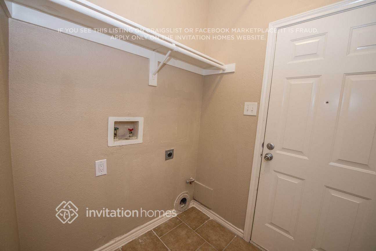 Building Photo - 1621 Churchill Ln